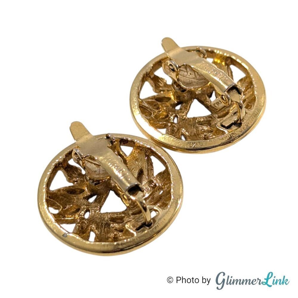 Vintage Trifari Round Textured Openwork Leaves Gold Tone Clip On Earrings - Picture 8 of 11